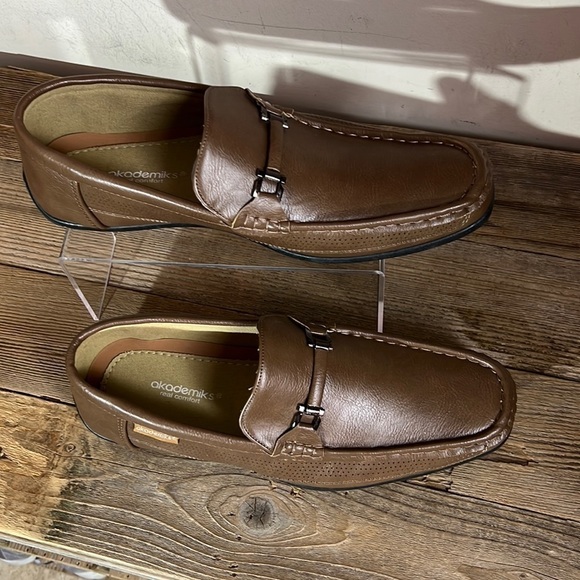Akademiks brown stride slip on loafer. Size 13. NWOT. - Picture 1 of 6